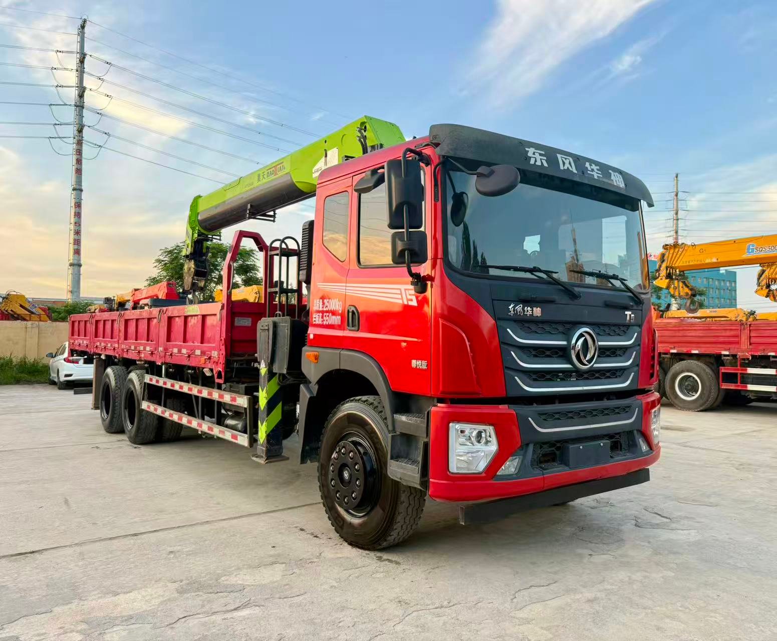 DONGFENG КМУ 270л.с. кран:HAOTIAN 14 т. кран-манипулятор 6×4