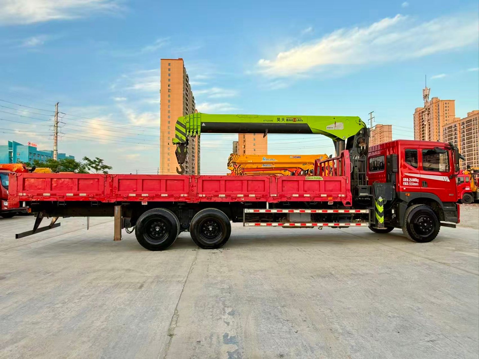 DONGFENG КМУ 270л.с. кран:HAOTIAN 14 т. кран-манипулятор 6×4