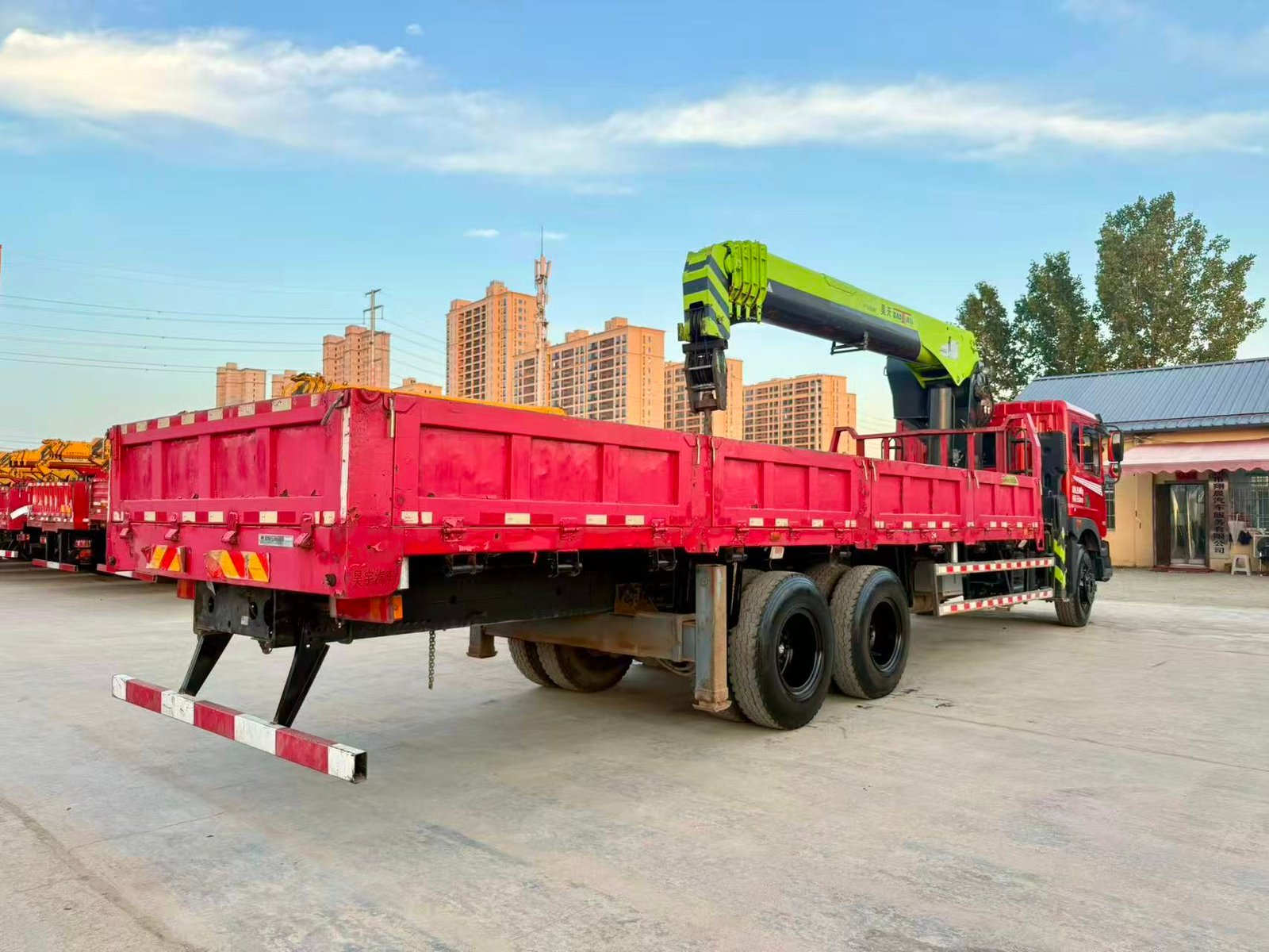 DONGFENG КМУ 270л.с. кран:HAOTIAN 14 т. кран-манипулятор 6×4