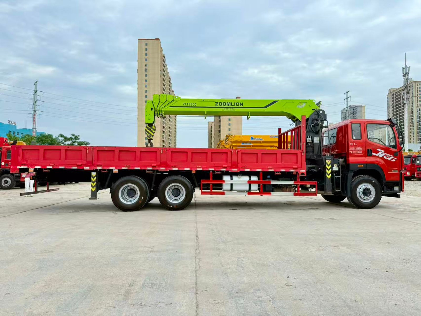FAW Jiefang КМУ 300л.с. кран:ZOOMLION 14 т. кран-манипулятор 6×4