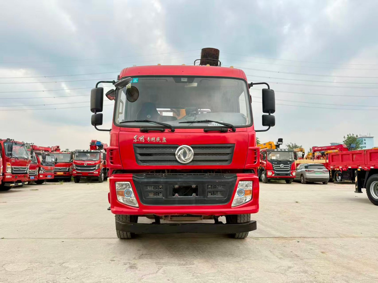 DONGFENG КМУ 270л.с. кран:XCMG 12 т. кран-манипулятор 6×4