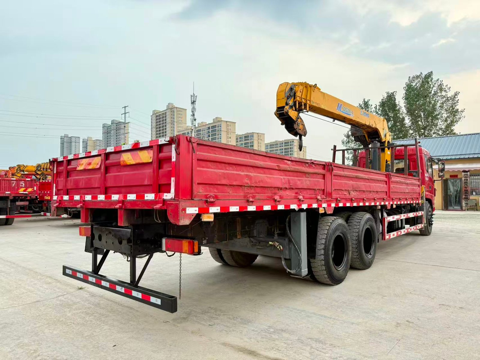 DONGFENG КМУ 270л.с. кран:XCMG 12 т. кран-манипулятор 6×4