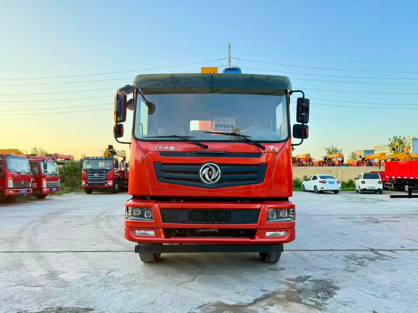 DONGFENG КМУ 270л.с. кран:CLW 16 т. кран-манипулятор 8×4