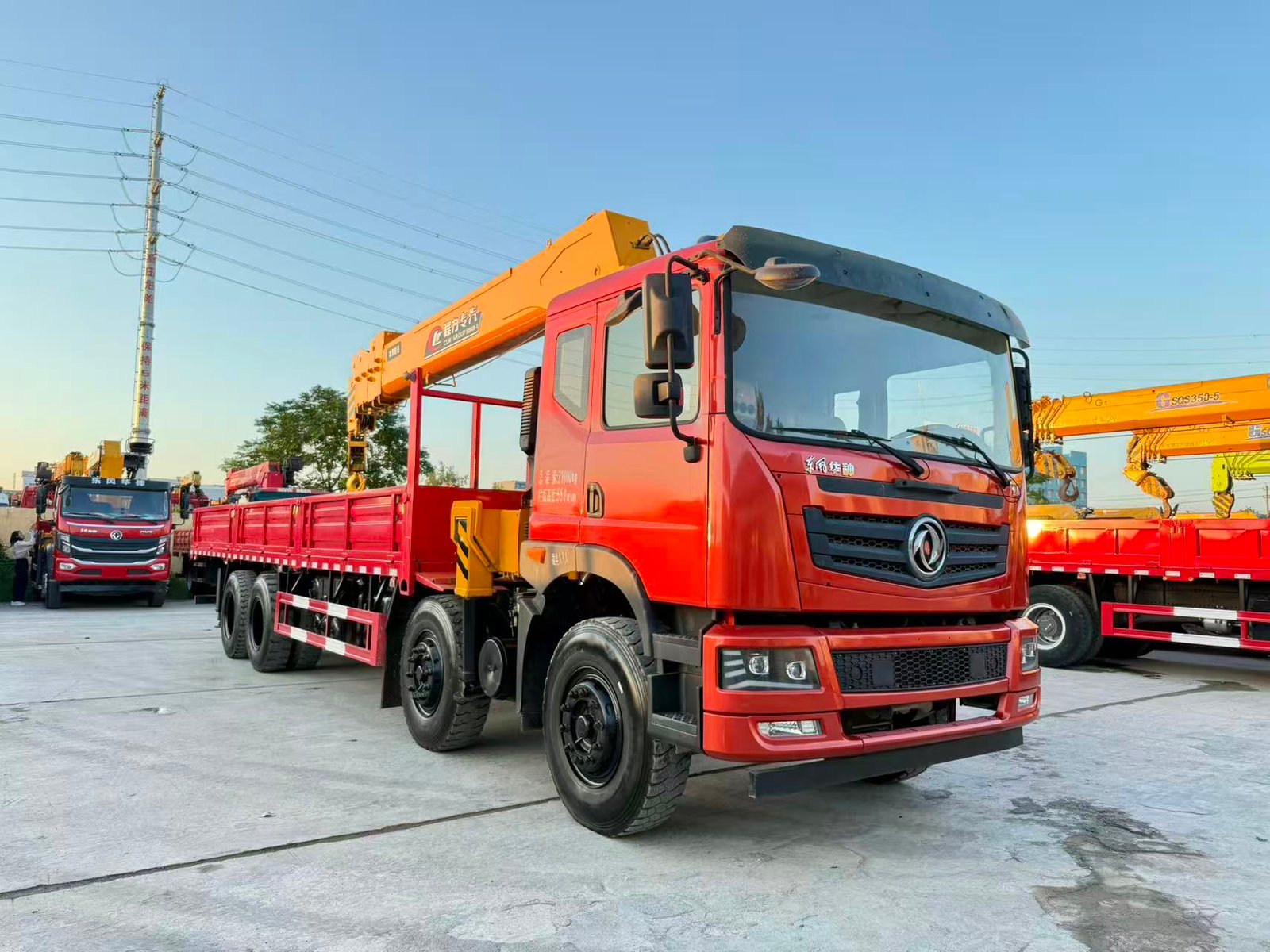 DONGFENG КМУ 270л.с. кран:CLW 16 т. кран-манипулятор 8×4