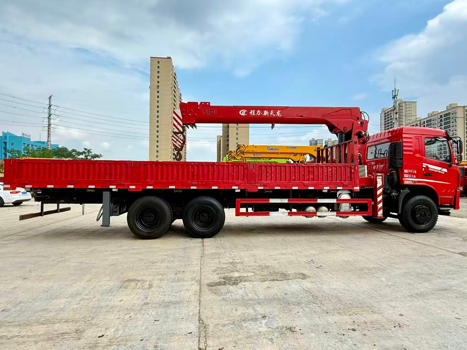 DONGFENG КМУ 270л.с. кран:CLW12 т. кран-манипулятор 6×4