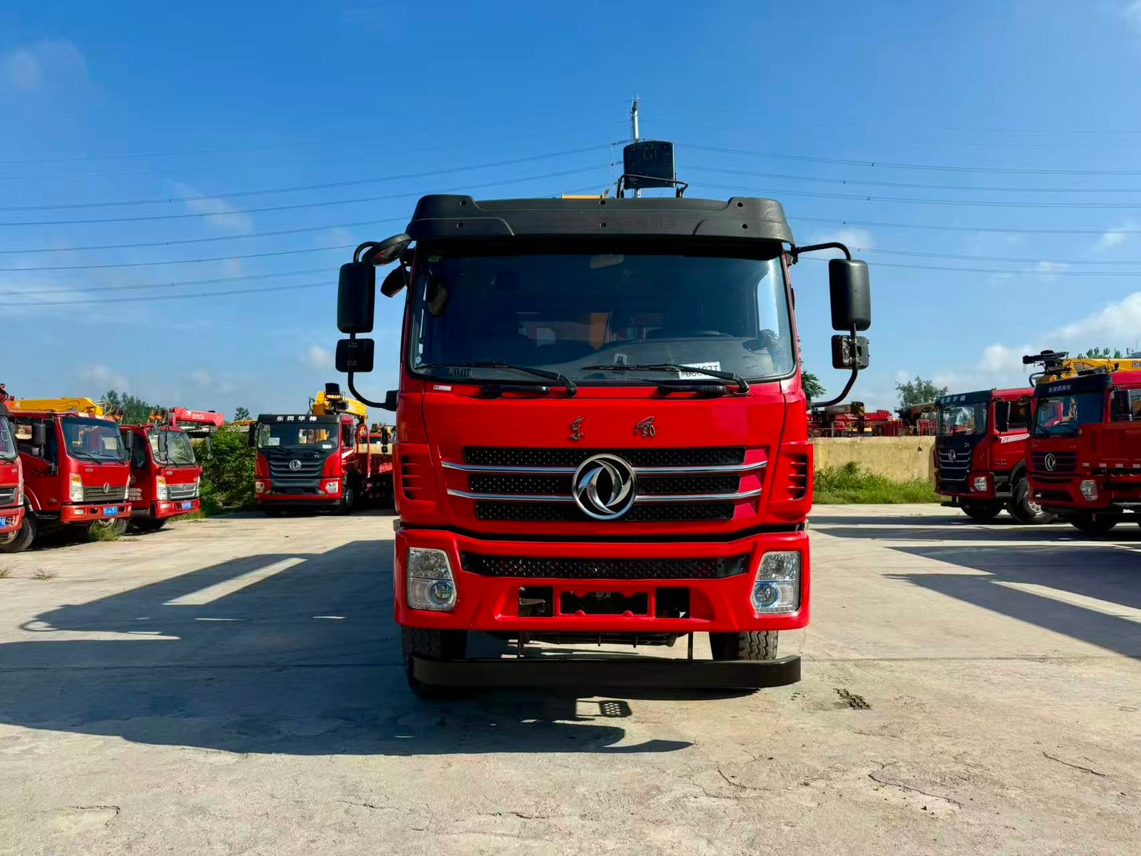 DONGFENG КМУ 270л.с. кран:XCMG 12 т. кран-манипулятор 6×4