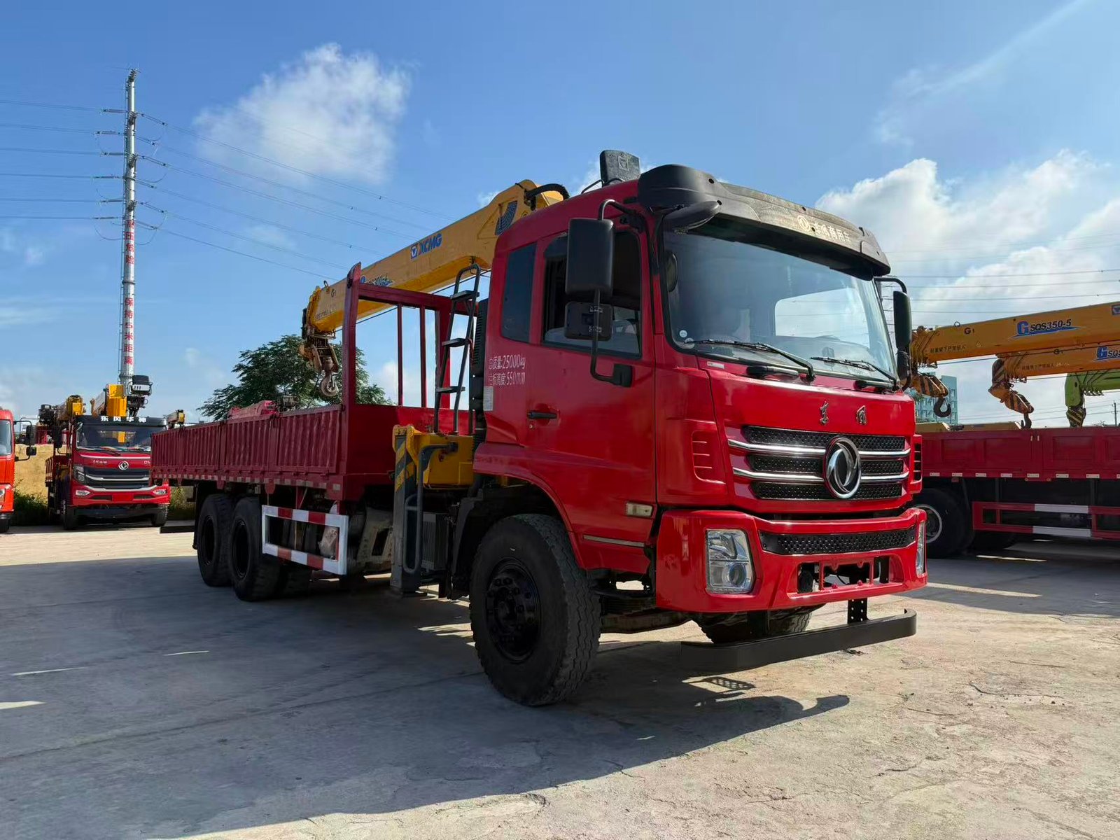 DONGFENG КМУ 270л.с. кран:XCMG 12 т. кран-манипулятор 6×4