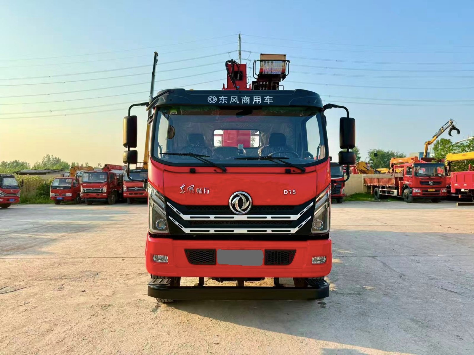 DONGFENG КМУ 200л.с. кран:CLW 8 т. кран-манипулятор 4×2