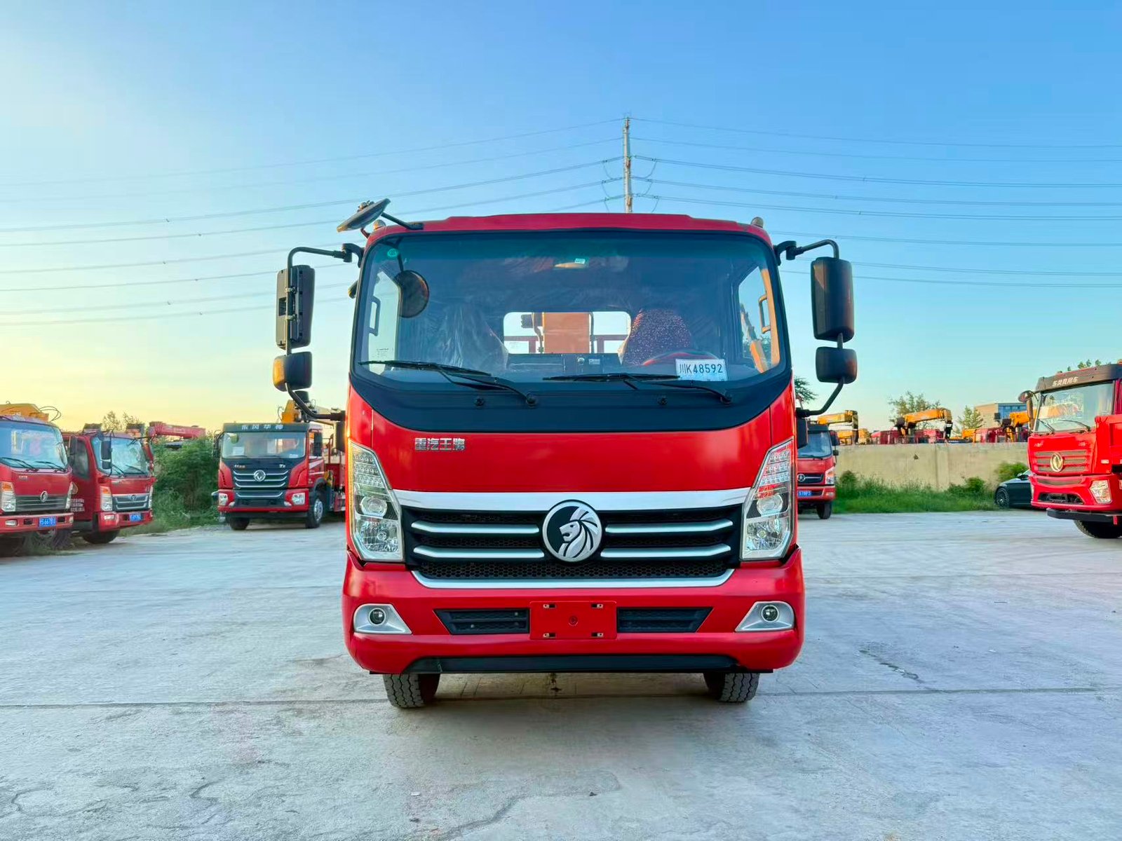 SINOTRUK КМУ 160л.с. кран:CLW 6.3 т. кран-манипулятор 4×2