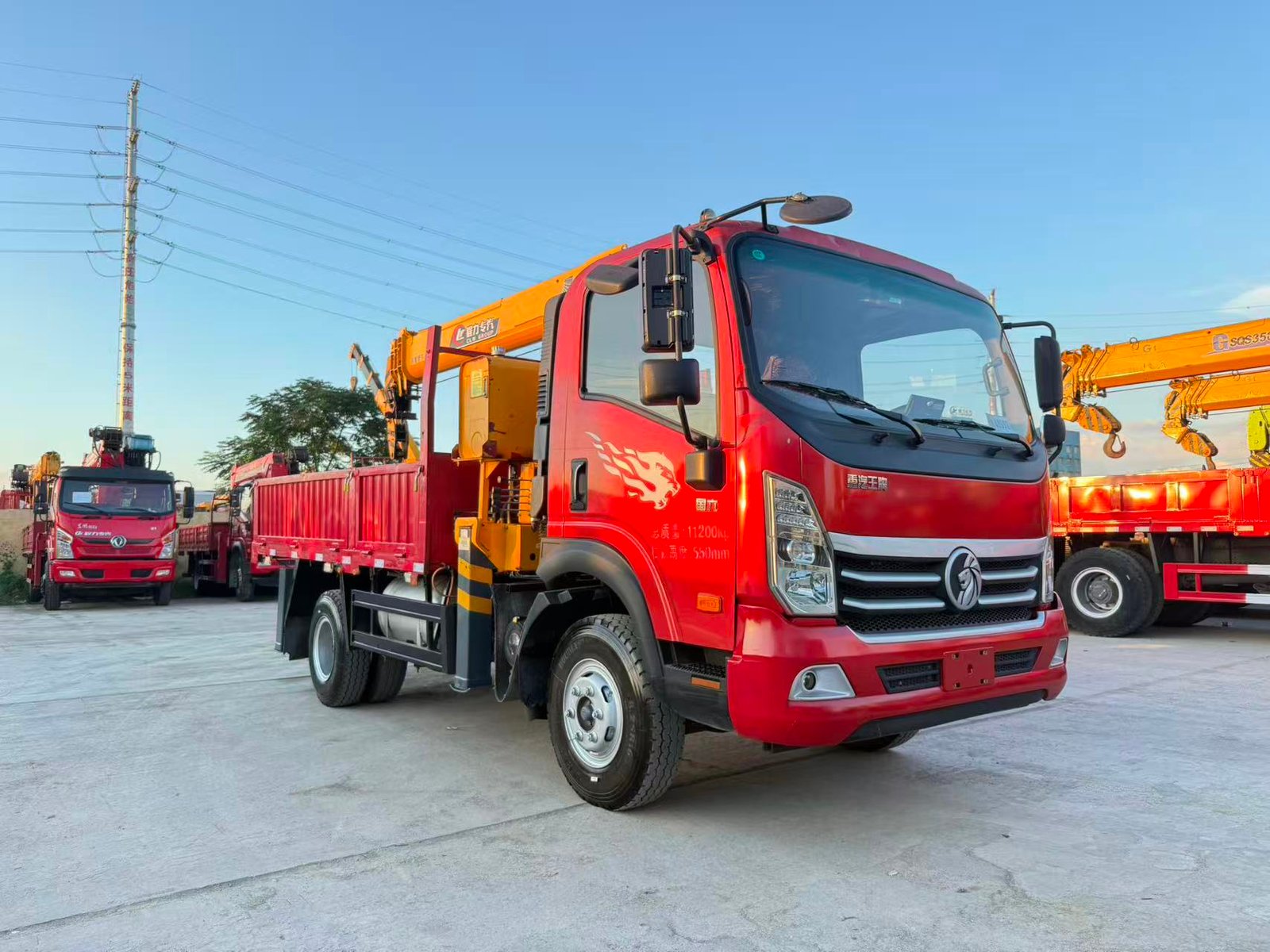 SINOTRUK КМУ 160л.с. кран:CLW 6.3 т. кран-манипулятор 4×2