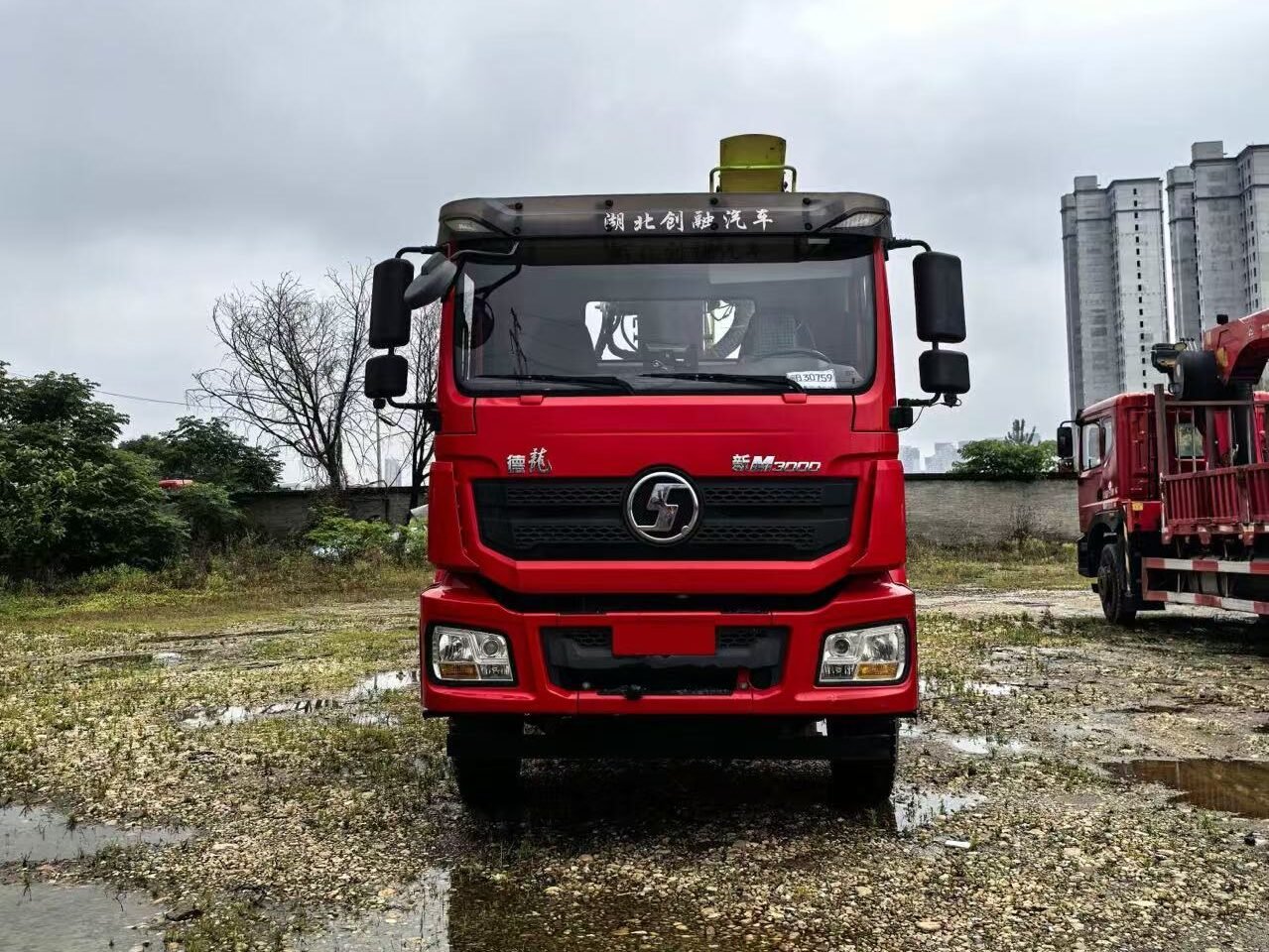 SHACMAN КМУ 270л.с. кран:ZOOMLION 12 т. кран-манипулятор 6×4