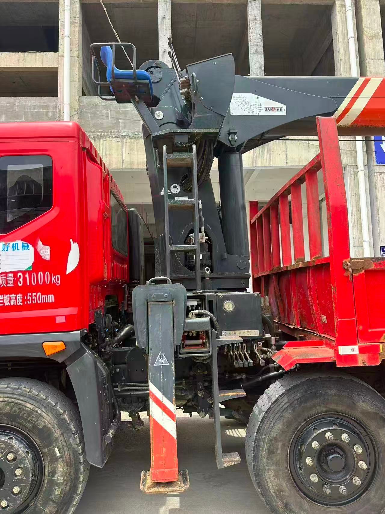 DONGFENG КМУ 350л.с. кран:HAOTIAN 14 т. кран-манипулятор 8×4