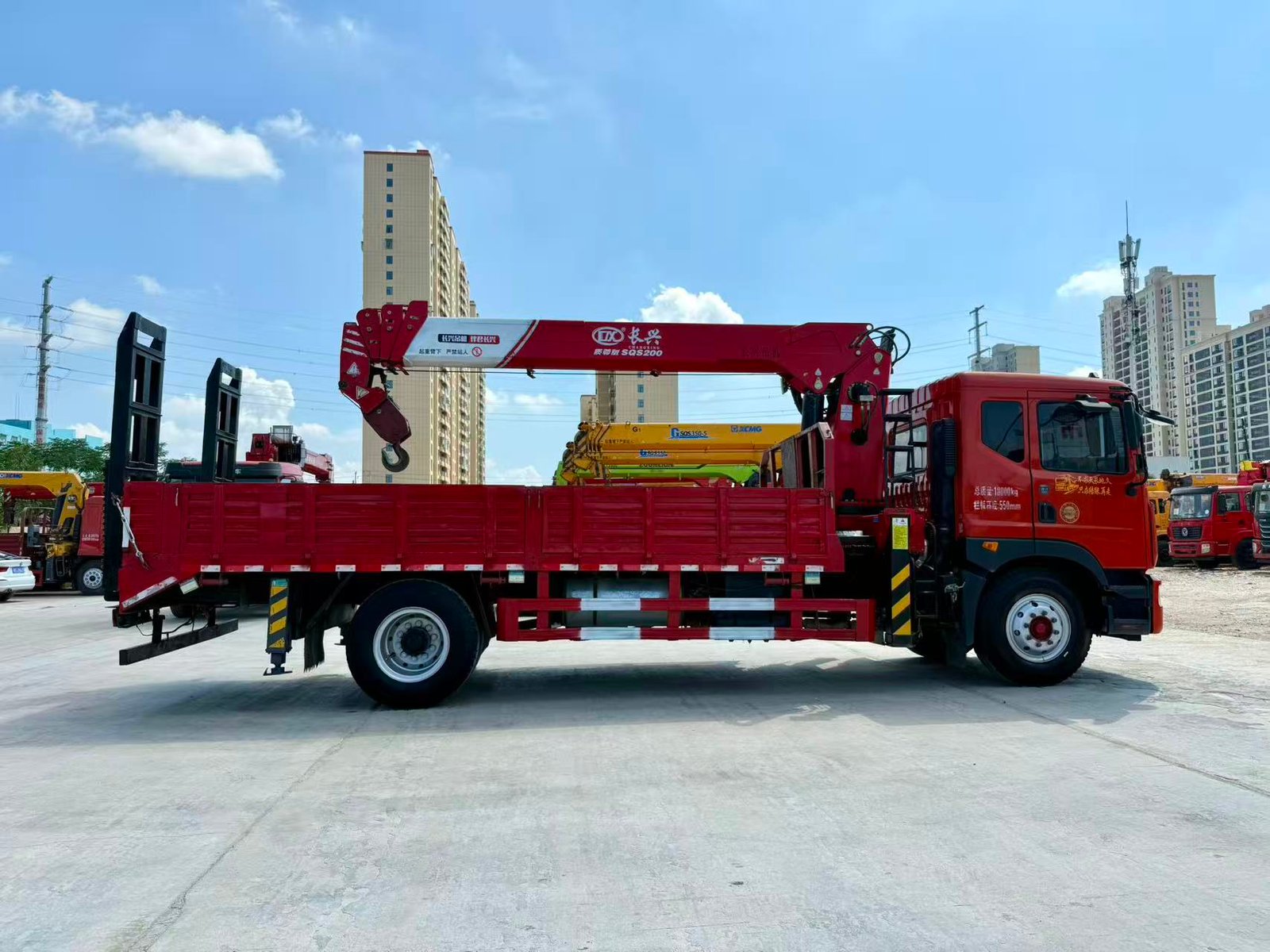 DONGFENG КМУ 200л.с. кран:CHANGXING 8 т. кран-манипулятор 4×2