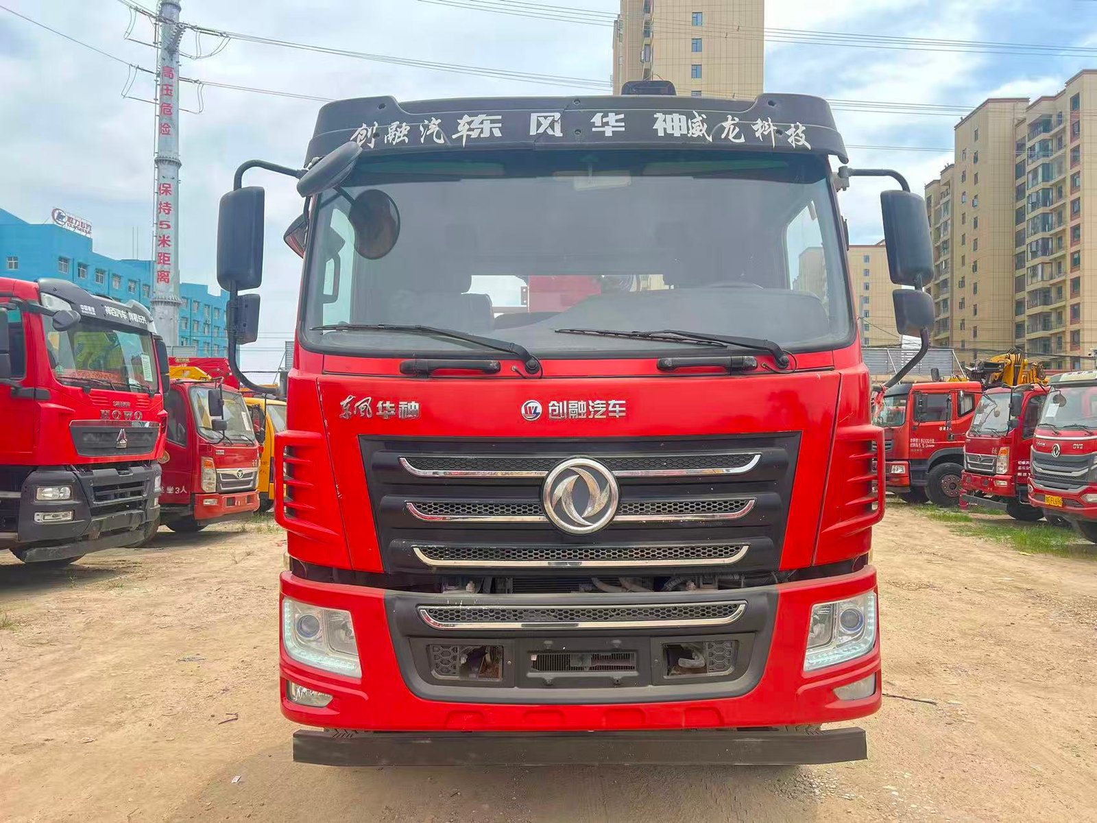 DONGFENG КМУ 270л.с. кран:CLW 12 т. кран-манипулятор 6×4