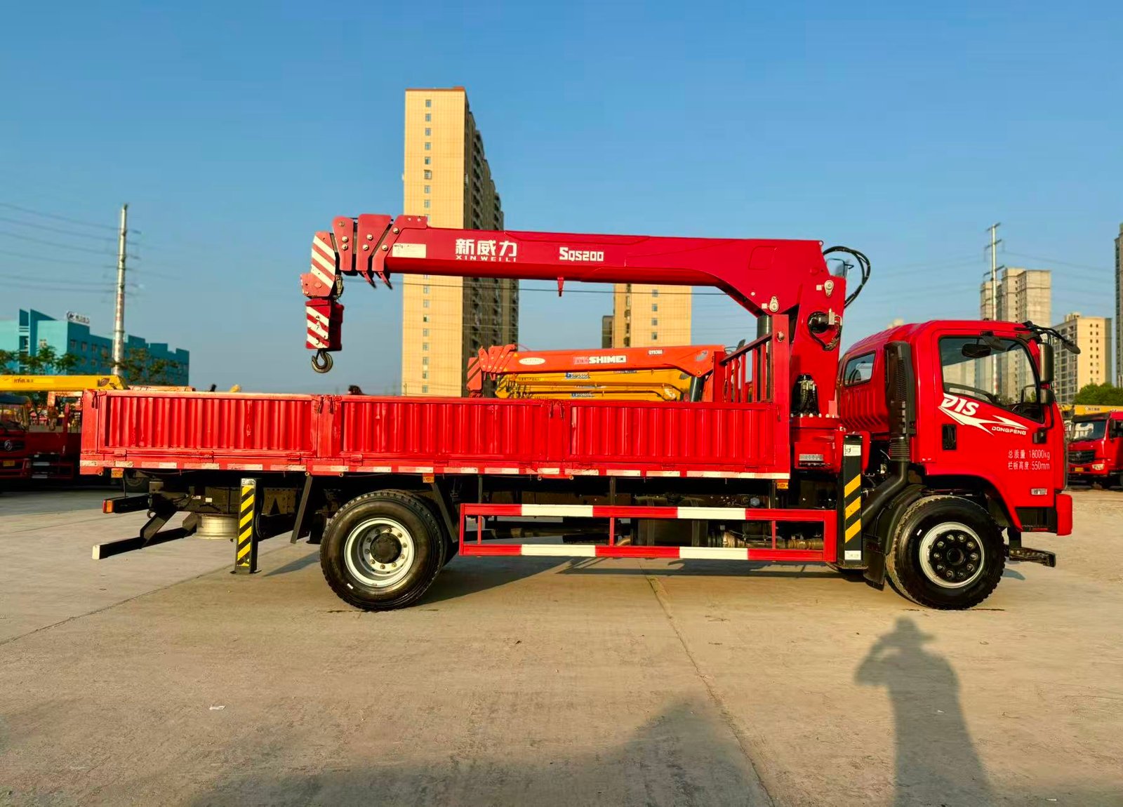 DONGFENG КМУ 200л.с. кран:CLW 8 т. кран-манипулятор 4×2
