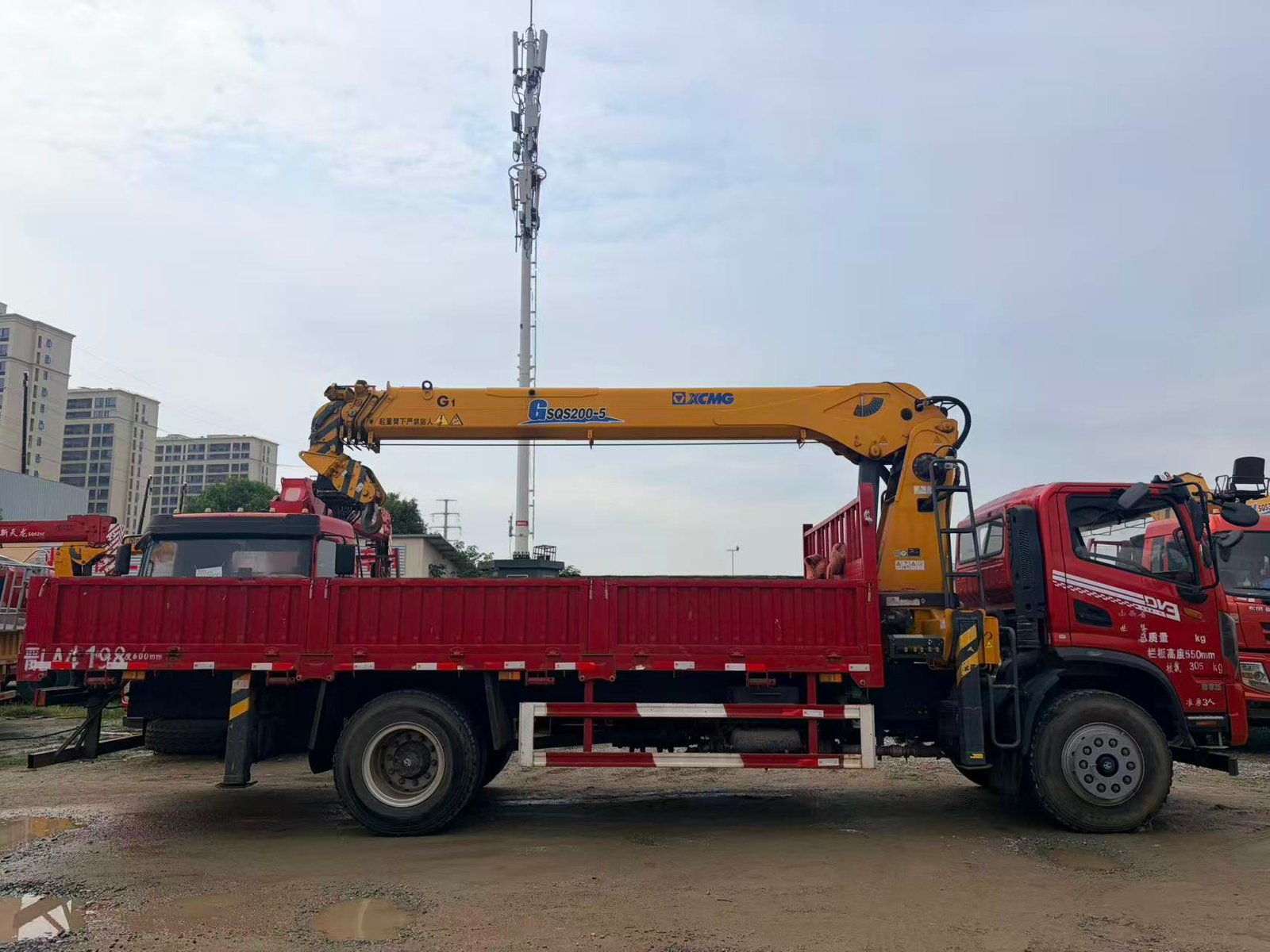 DONGFENG КМУ 200л.с. кран:XCMG 8 т. кран-манипулятор 4×2