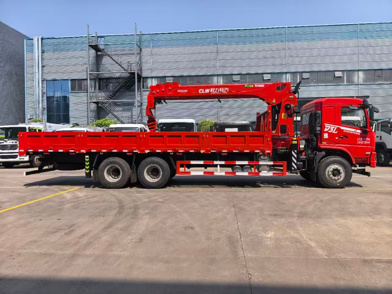 DONGFENG КМУ 270л.с. кран:CLW 12 т. кран-манипулятор 6×4