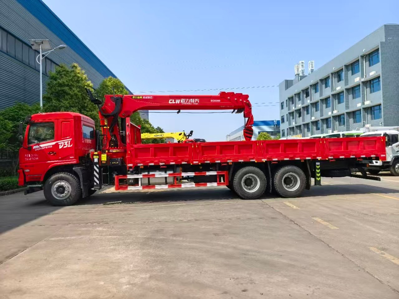 DONGFENG КМУ 270л.с. кран:CLW 12 т. кран-манипулятор 6×4