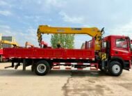 DONGFENG КМУ 200л.с. кран:XCMG 8 т(6 секции). Длина рукава: 20 метров