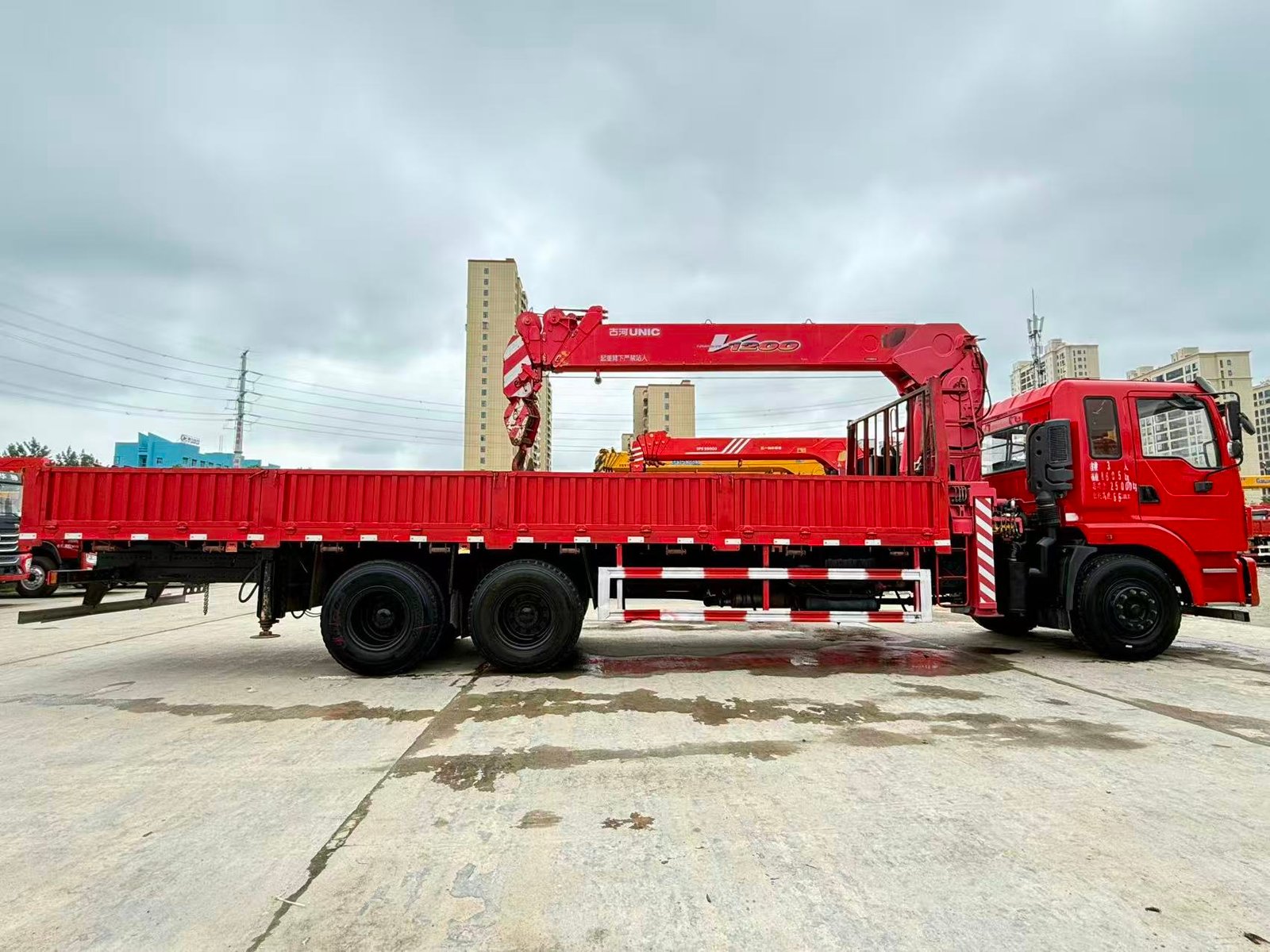 DONGFENG КМУ 270л.с. кран:UNIC 12 т. кран-манипулятор 6×4