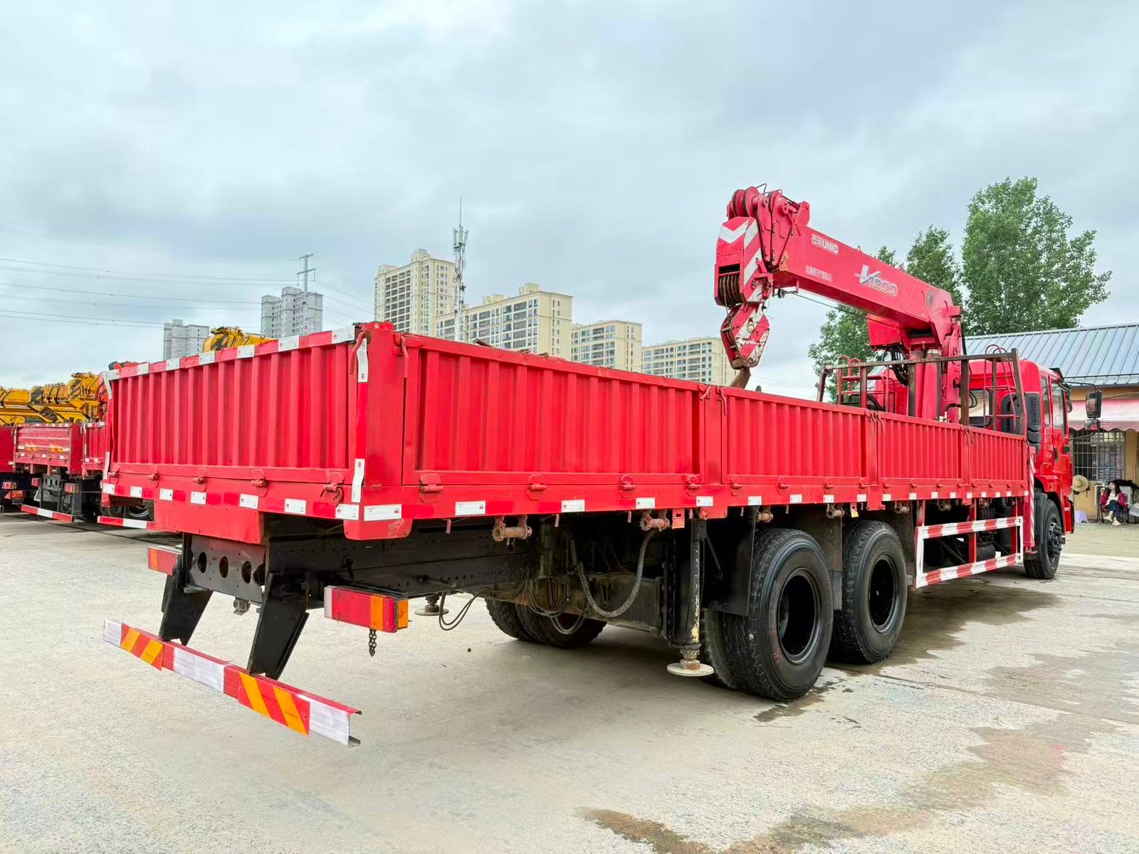DONGFENG КМУ 270л.с. кран:UNIC 12 т. кран-манипулятор 6×4