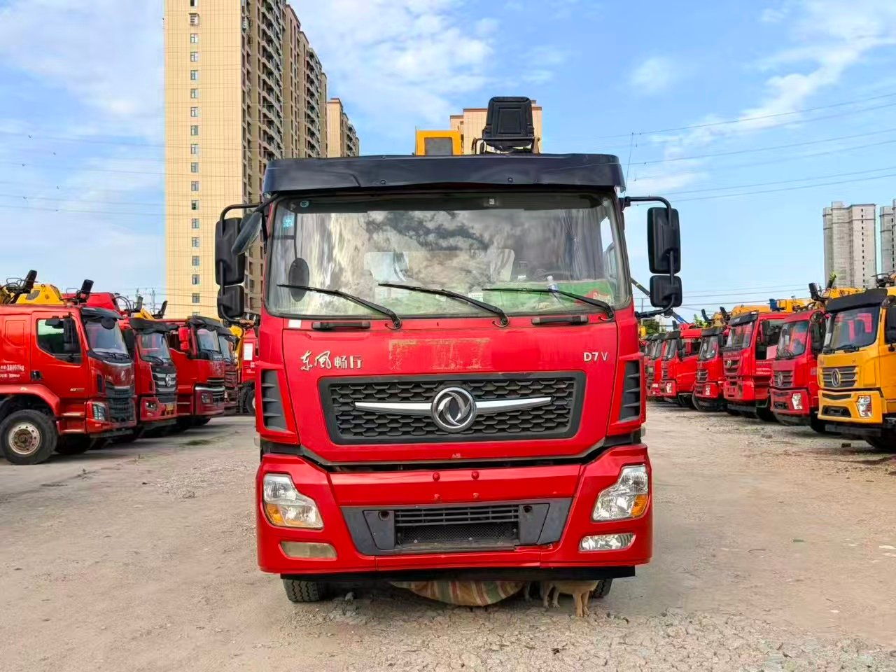 DONGFENG КМУ 350л.с. кран:CLW 14 т. кран-манипулятор 8×4