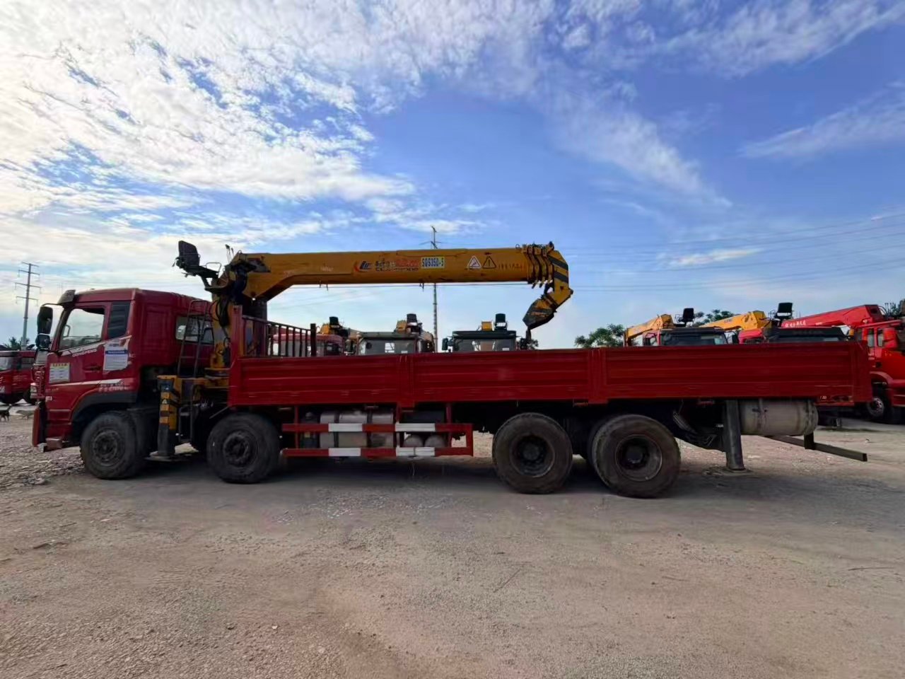 DONGFENG КМУ 350л.с. кран:CLW 14 т. кран-манипулятор 8×4