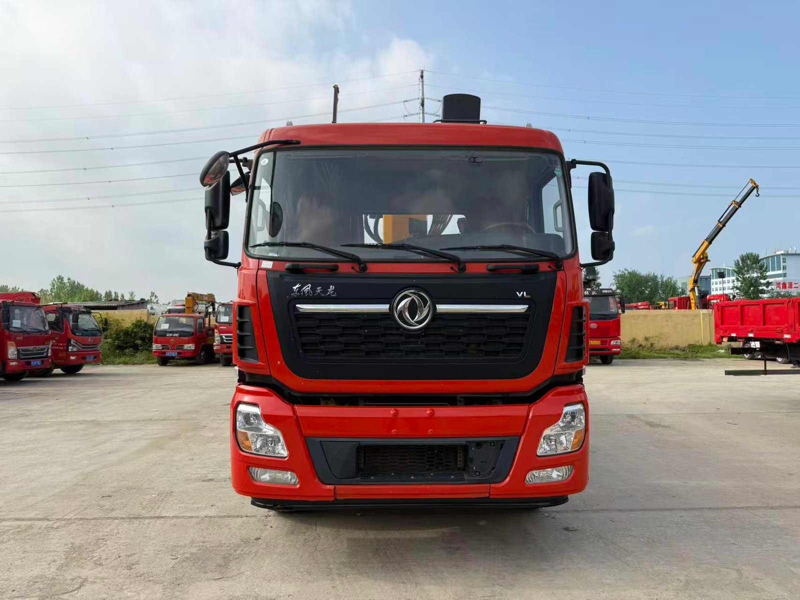 DONGFENG КМУ 260л.с. кран:XCMG 14 т. кран-манипулятор 8×4