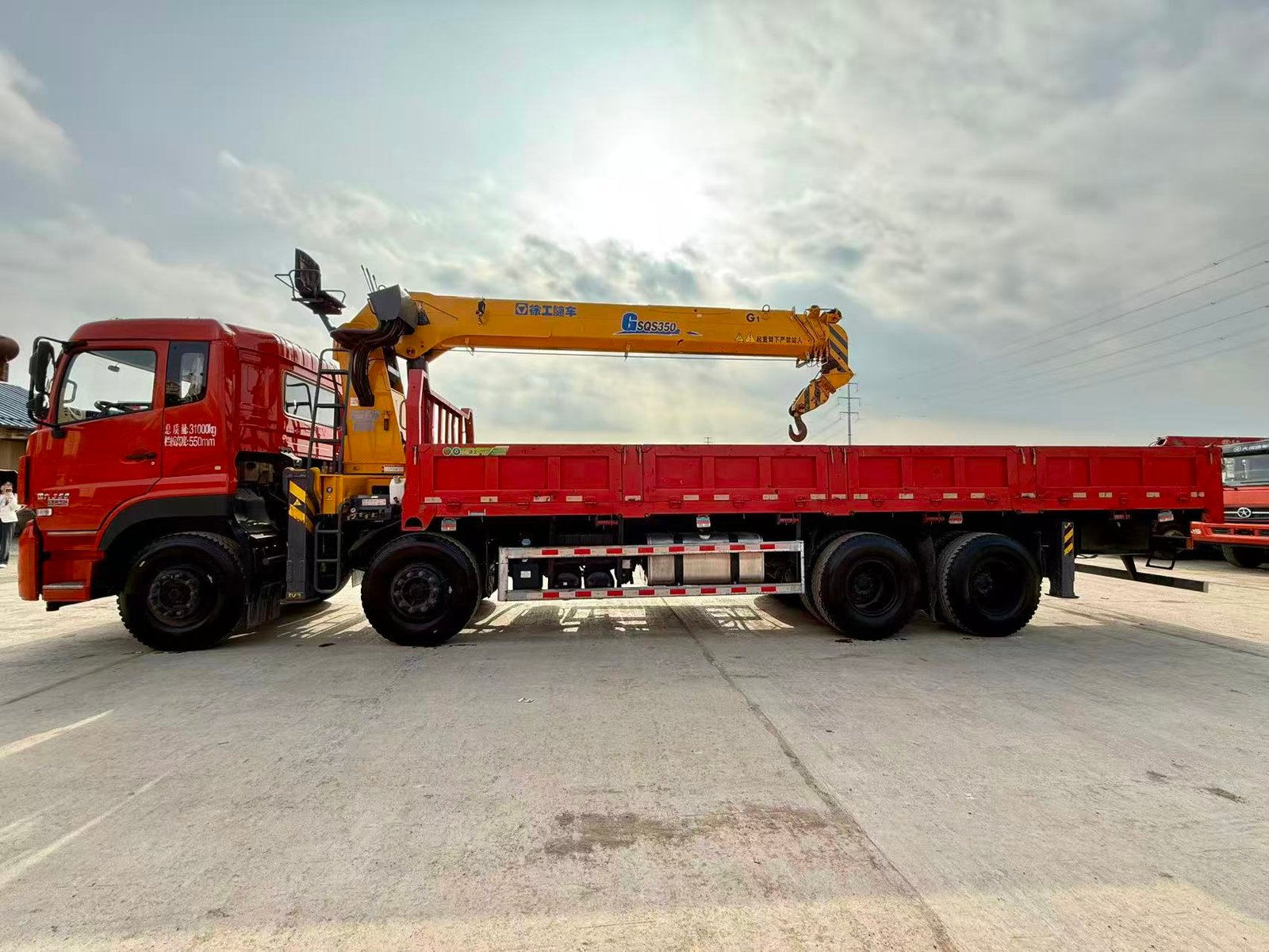 DONGFENG КМУ 260л.с. кран:XCMG 14 т. кран-манипулятор 8×4