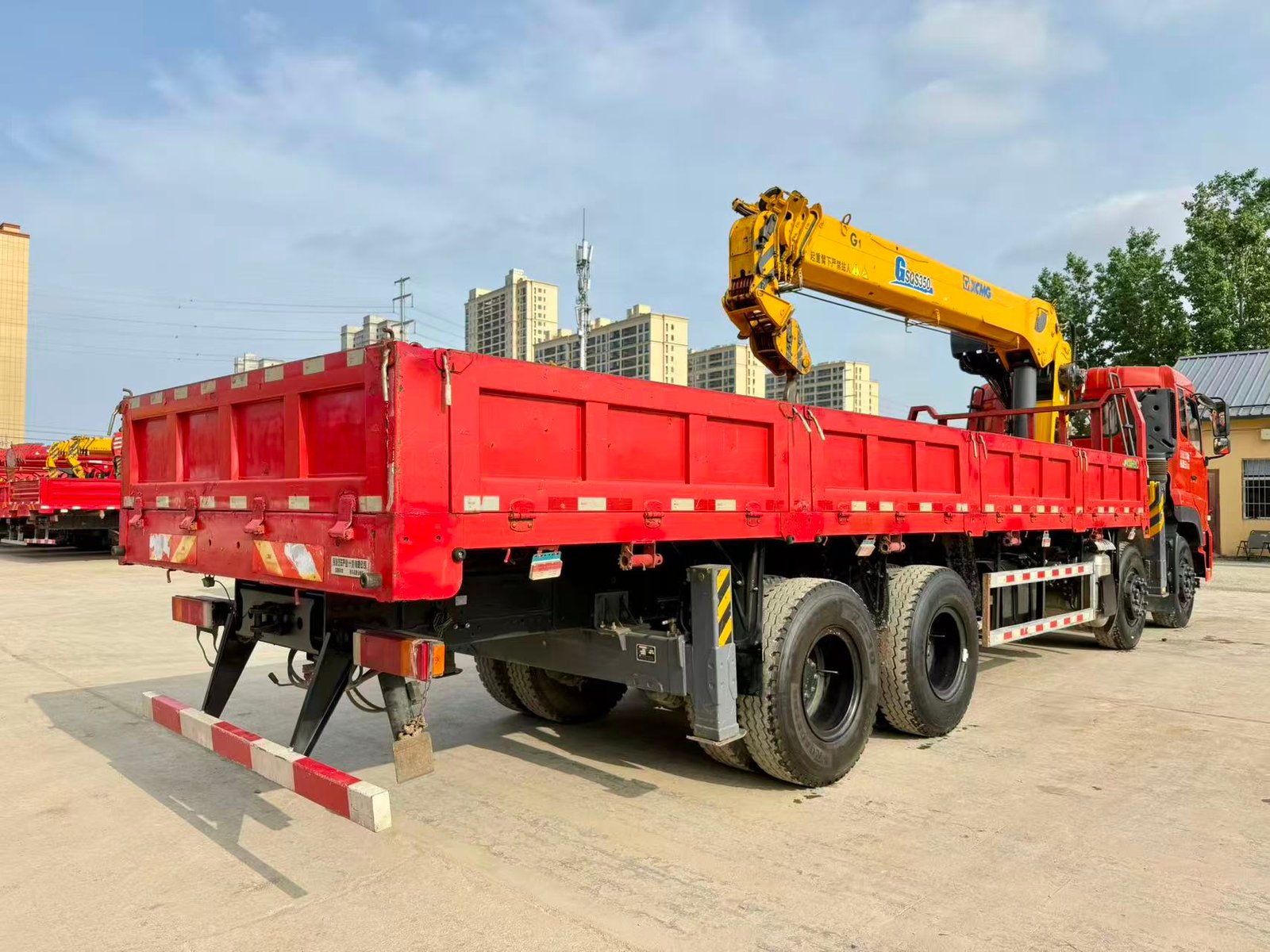 DONGFENG КМУ 260л.с. кран:XCMG 14 т. кран-манипулятор 8×4