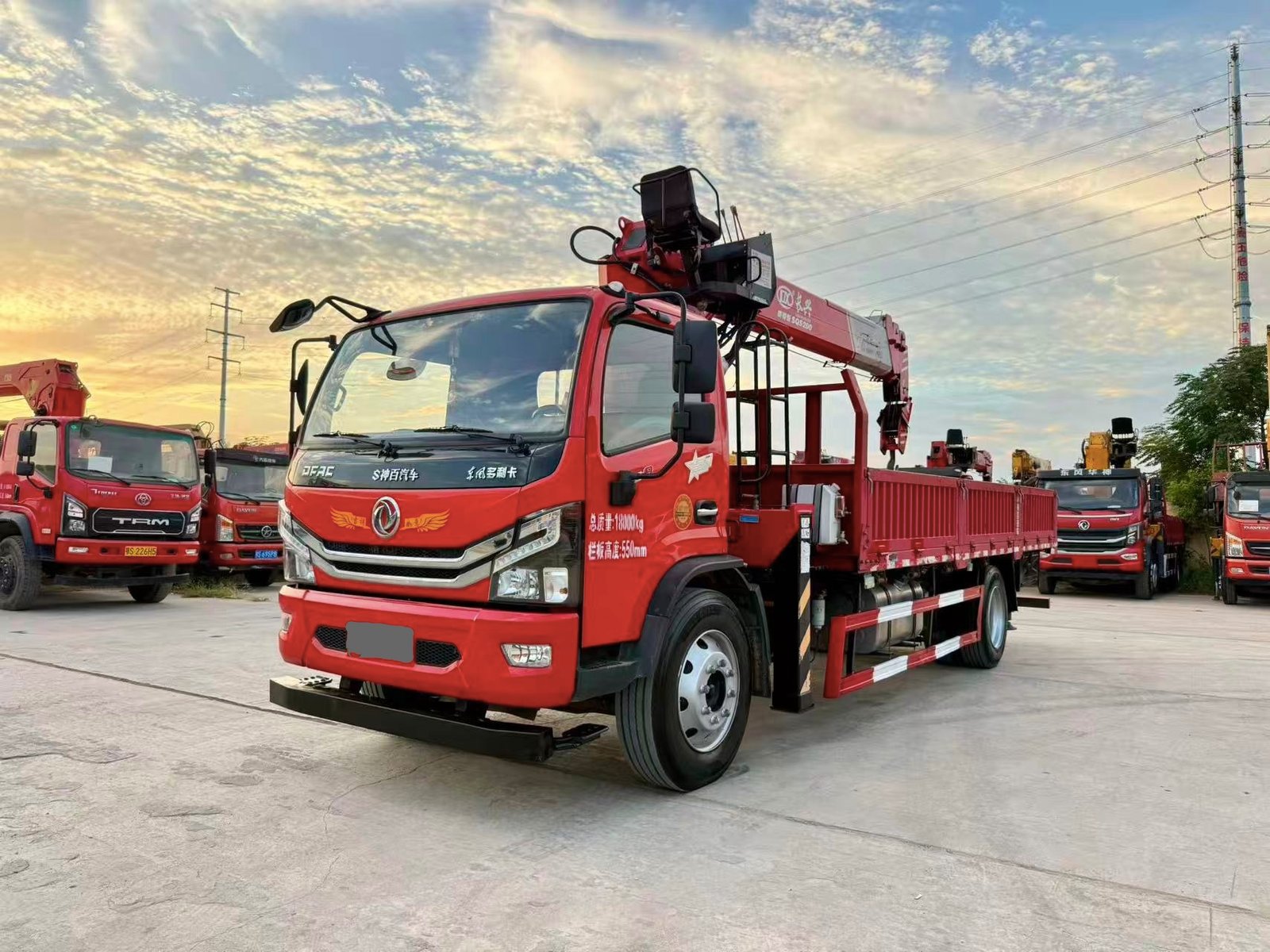 DONGFENG КМУ 200л.с. кран:CHANGXING 8 т. кран-манипулятор 4×2