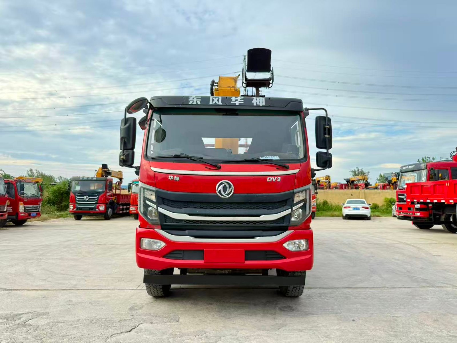 DONGFENG КМУ 200л.с. кран:XCMG 8 т. кран-манипулятор 4×2