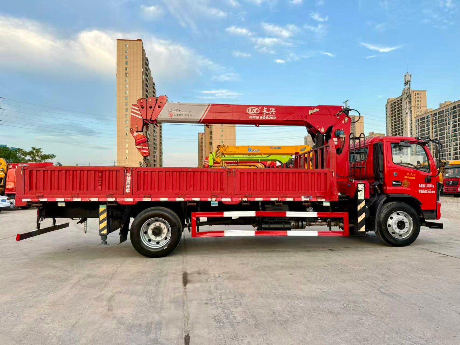 DONGFENG КМУ 200л.с. кран:CHANGXING 8 т. кран-манипулятор 4×2