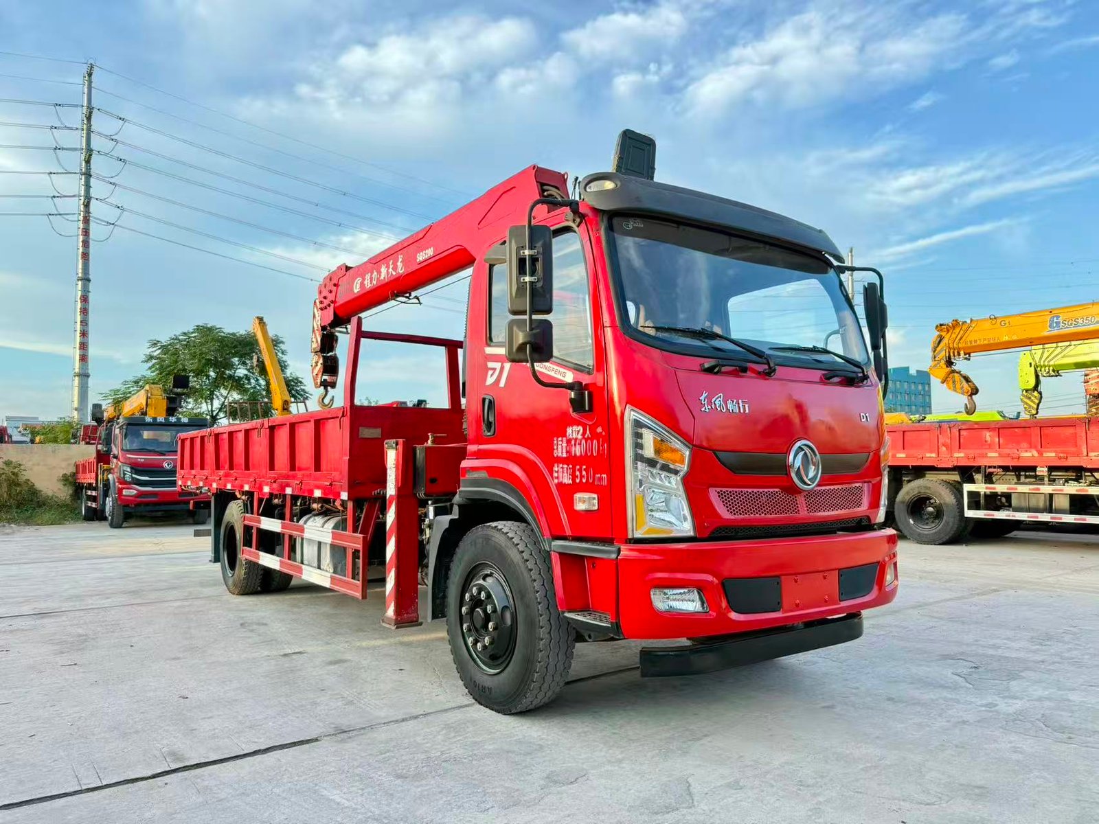 DONGFENG КМУ 200л.с. кран:CLW 8 т. кран-манипулятор 4×2