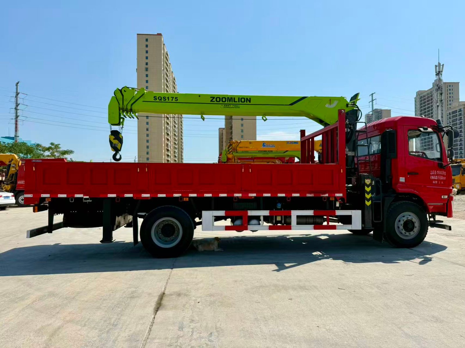 SHACMAN КМУ 220л.с. кран:ZOOMLION 8 т. кран-манипулятор 4×2