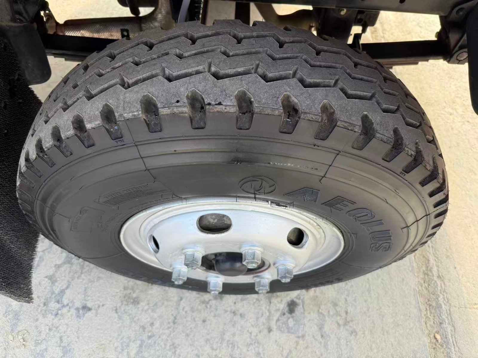 DONGFENG КМУ 180л.с. кран:CHANGXING 6.3 т. кран-манипулятор 4×2