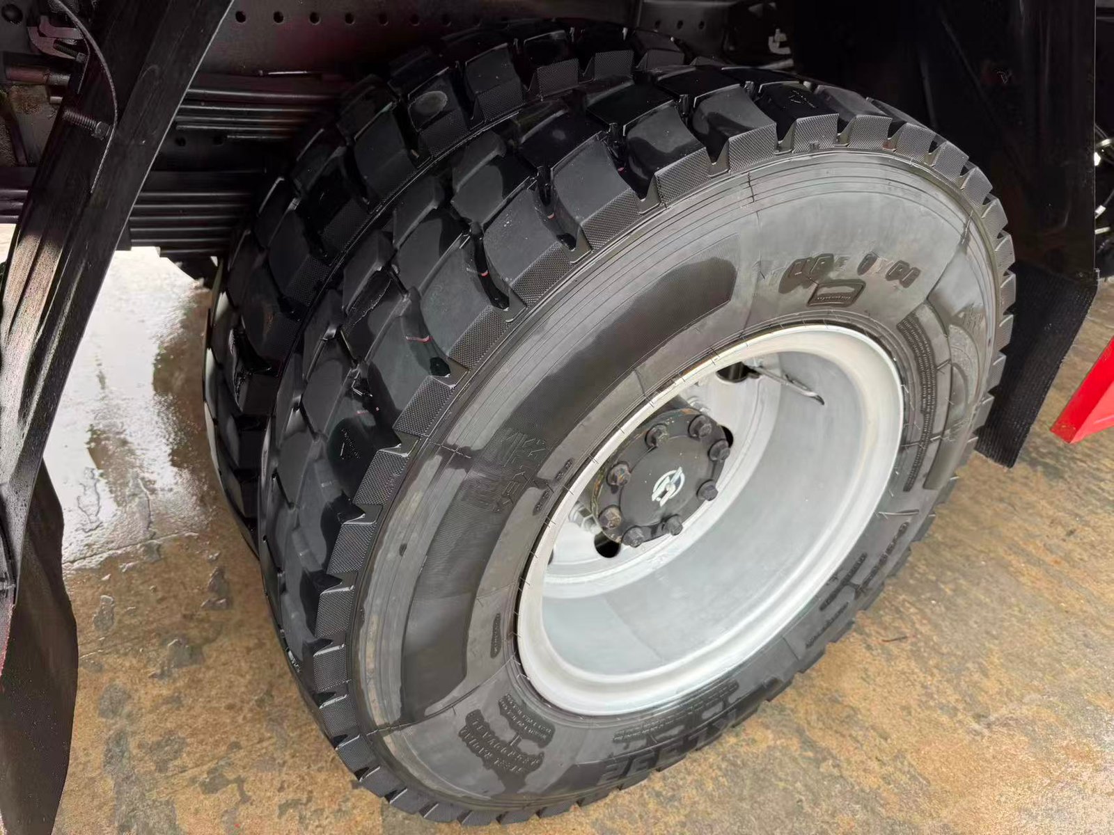 DONGFENG КМУ 200л.с. кран:XCMG 8 т. кран-манипулятор 4×2