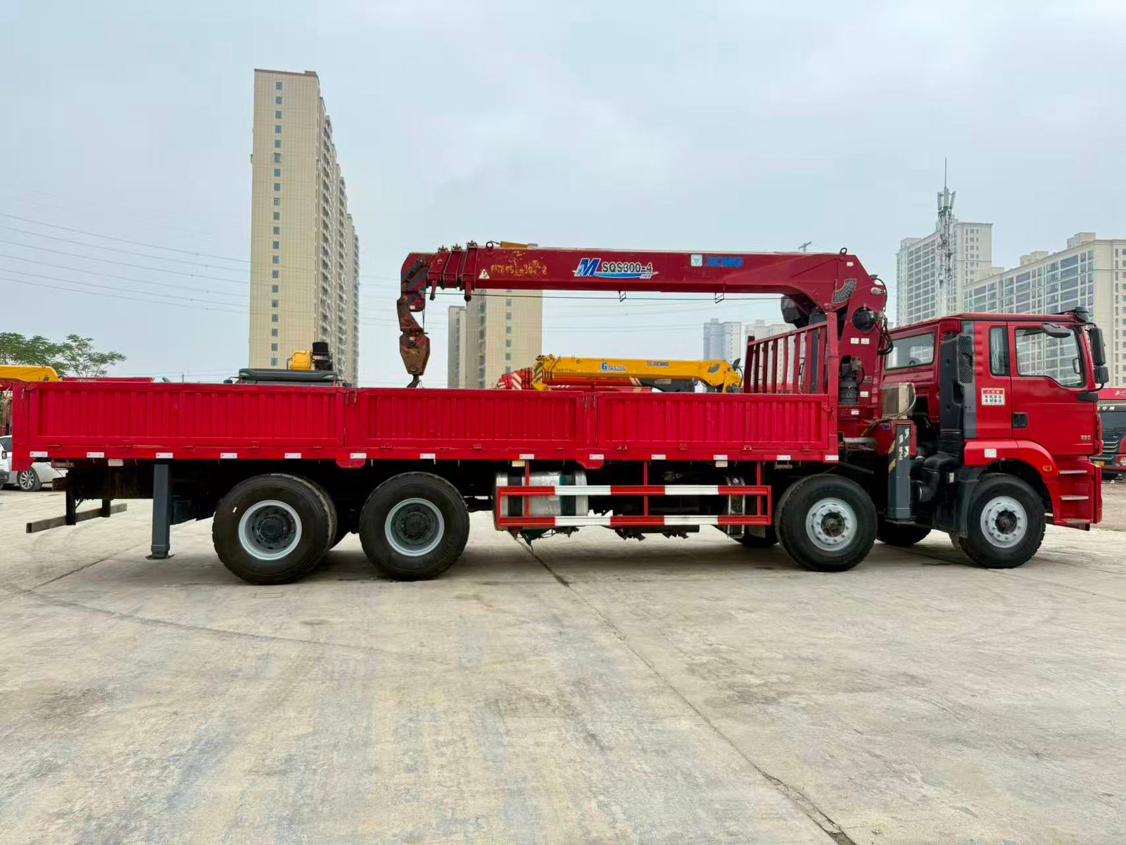 SHACMAN КМУ 336 л.с. кран:XCMG 12 т. кран-манипулятор 8×4